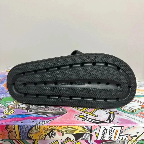 Black Chunky Slides - Picture 3 of 4